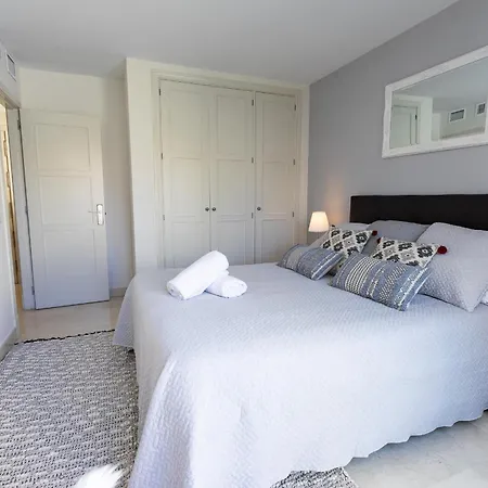 Apartment Vacation Marbella: Beachfront Duplex Penthouse With Sea View & Jacuzzi Marbella