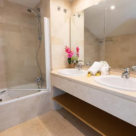 Apartment Vacation Marbella: Beachfront Duplex Penthouse With Sea View & Jacuzzi