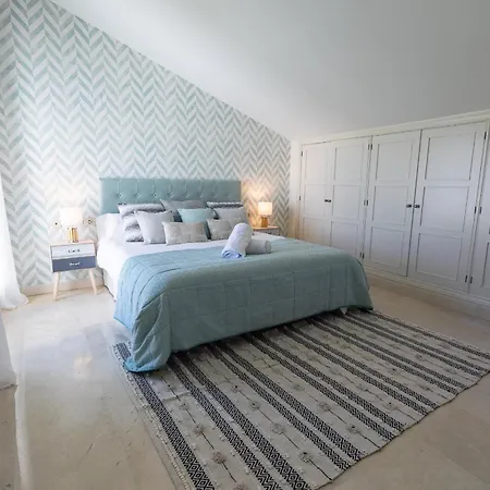 Apartment Vacation Marbella: Beachfront Duplex Penthouse With Sea View & Jacuzzi Marbella