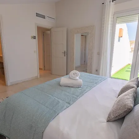 Apartment Vacation Marbella: Beachfront Duplex Penthouse With Sea View & Jacuzzi
