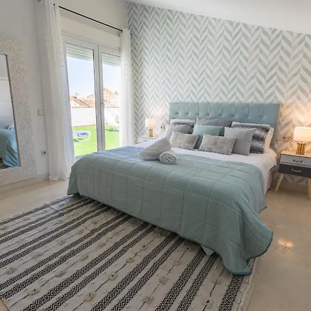 Apartment Vacation Marbella: Beachfront Duplex Penthouse With Sea View & Jacuzzi